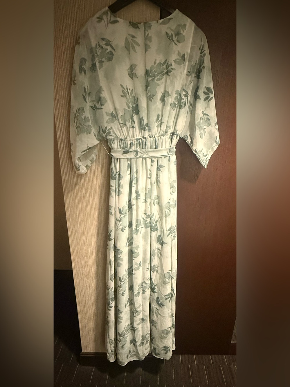 Baltic Born Kia Kimono Maxi Dress in Sage Florals White Size M - Picture 8 of 9